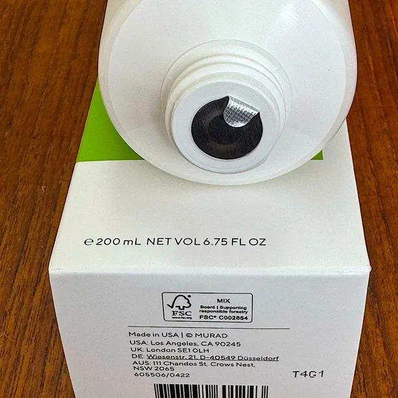 Murad Resurgence Renewing Cleansing Cream - Green and White - Picture 7 of 7